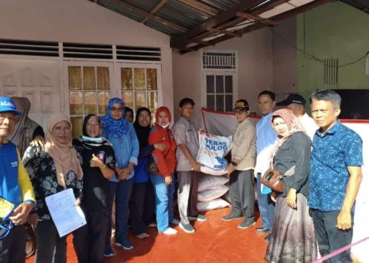 Pemprov Sumbar Salurkan 317 Kg Beras untuk Korban Kebakaran Pasa Gadang