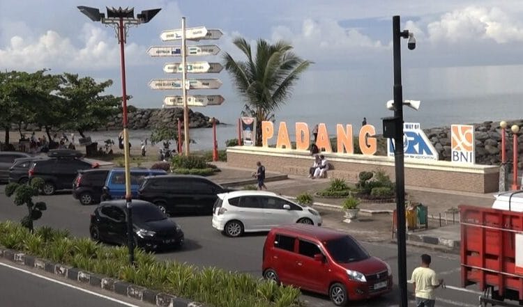 Viral Parkir Pantai Padang, Pengunjung Keluhkan Pungutan Awal