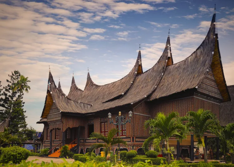 80 Tahun Sumbar: Angka Naik, Rakyat Masih Turun