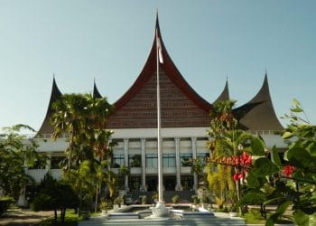 Perubahan APBD Sumbar 2025 — Anggaran “Diet” tapi Janji Tetap Gemuk