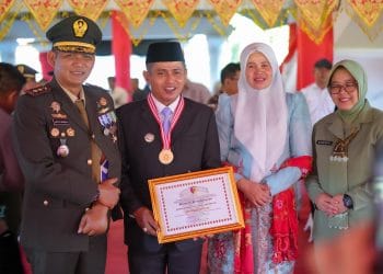 Peringatan Hari Ulang Tahun (HUT) Tentara Nasional Indonesia (TNI) ke-80 di Lapangan Imam Bonjol, Kota Padang, Minggu (5/10/2025), berlangsung megah dan penuh simbol kehormatan.