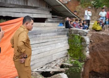 Bupati Solok Turun Lapangan Pantau Jalan Rusak, Tapi Akankah Warga Terganjal Janji Tanpa Bukti?