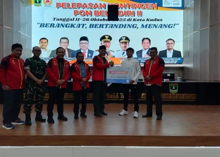 Mahyeldi Lepas 124 Atlet Beladiri Sumbar ke PON Kudus