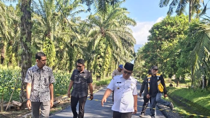 Pemkab Pasaman Barat Tinjau Pembangunan Jalan Strategis di Kinali