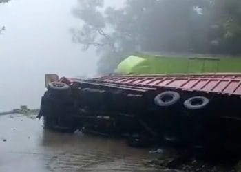 Kecelakaan Beruntun di Sitinjau Lauik, Satu Mobil Jatuh ke Jurang