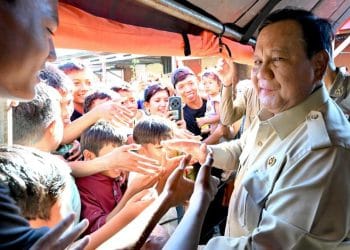 Prabowo Tinjau Pengungsian Padang Pariaman