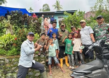 Mahyeldi Naik Speedboat Sambangi Warga Terisolir di Agam