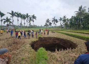 Air Dalam Sinkhole Limapuluh Kota Meluap, Warga Cemas