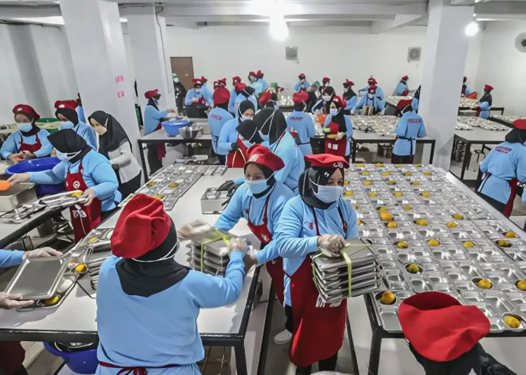 BGN Hentikan Operasional 20 Dapur MBG di Sumbar: Standar Sanitasi Diabaikan, Pengawasan Program Dipertanyakan