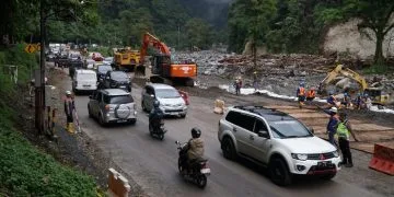 Jalur Lembah Anai Kembali Buka-Tutup: Solusi Sementara yang Terus Berulang