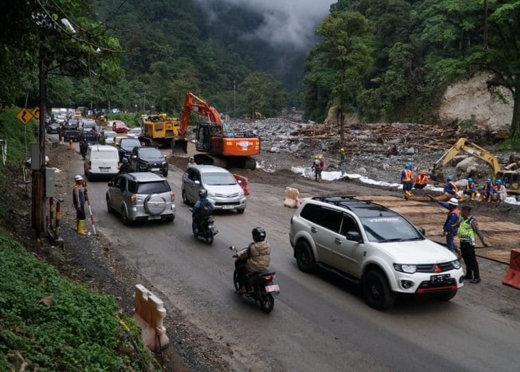 Jalur Lembah Anai Kembali Buka-Tutup: Solusi Sementara yang Terus Berulang