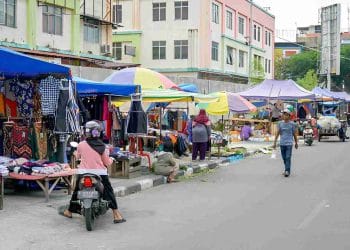Trotoar Bukan Tempat Jualan, Tapi Kemana Pedagang Harus Pergi?