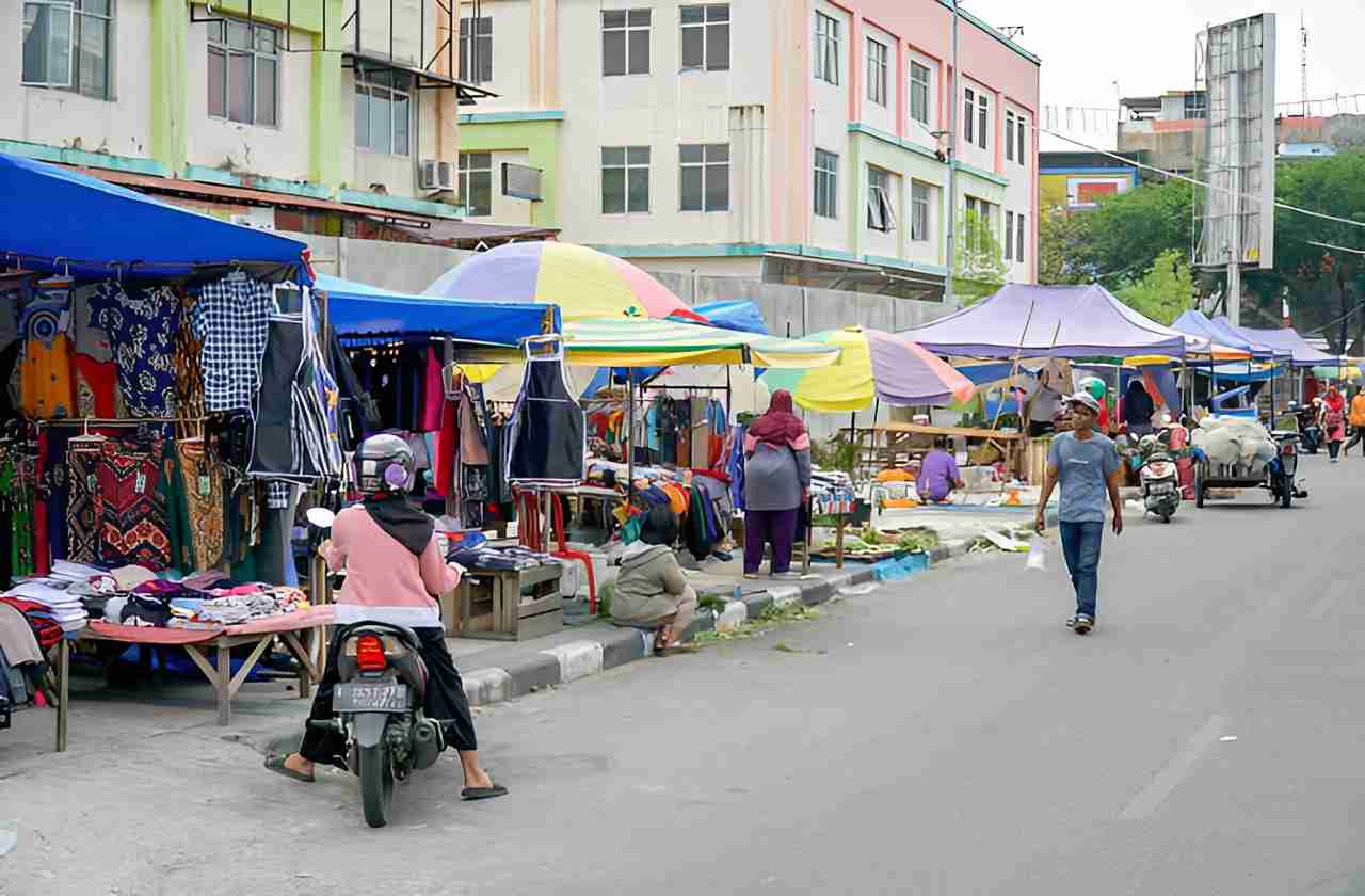 Trotoar Bukan Tempat Jualan, Tapi Kemana Pedagang Harus Pergi?